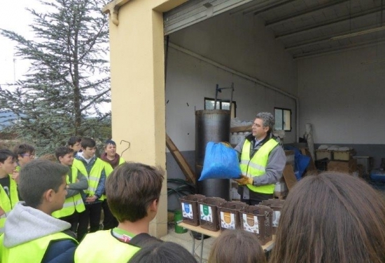 Imatge 2 de la galeria de l’actuació Realització de visites a les instal·lacions de disposició i tractament de residus amb tallers de classificació dels materials reciclables