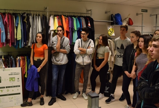 Imatge 2 de la galeria de l’actuació Foment de la reutilització de roba