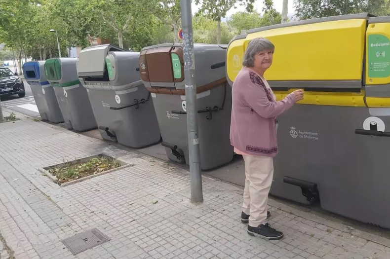 Manresa inaugura un sistema de reciclatge pioner: porta a porta per als comerços i contenidors amb targeta per a les llars