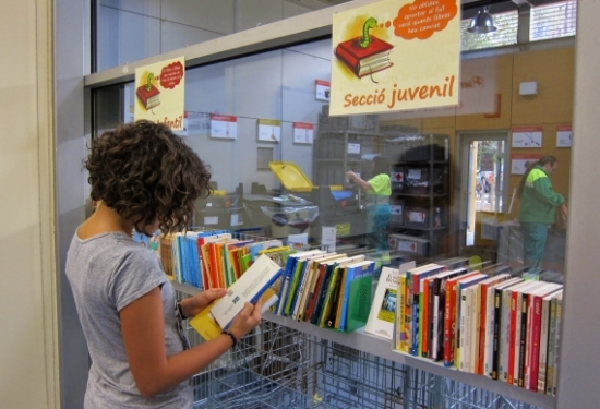Foment dels espais d’intercanvi de llibres i la socialització de llibres de text als centres educatius